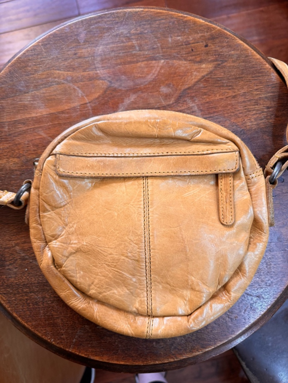 Vilencia Woven Leather  Round Crossbody Bag - Picture 9 of 16